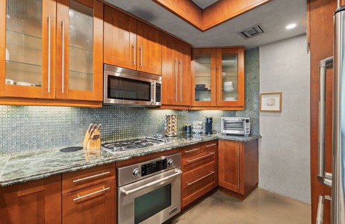 Westwood Apartment | Stylish Westwood Condo | Near UCLA & Century City