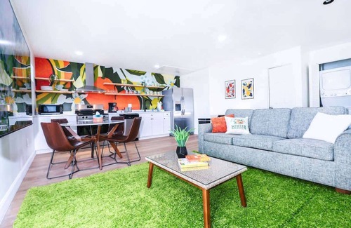 Winter Garden Apartment | StylishAptWtrGrdnOppLake&Prk&Yrd