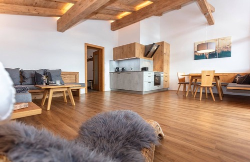 Unken Apartment | Stylishly furnished apartment (80 m²) for up to 6 people with a large sunny balcony