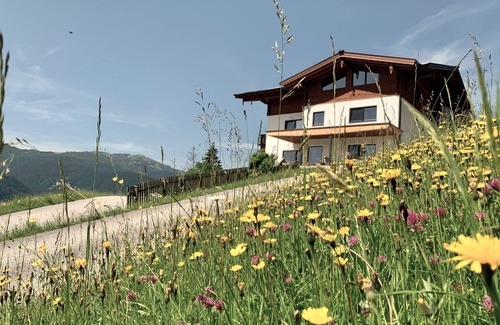 Unken Apartment | Stylishly furnished apartment (80 m²) for up to 6 people with a large sunny balcony