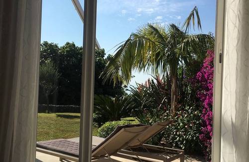 Le Lavandou House | Stylishly furnished vacation home with beautiful garden and sea view