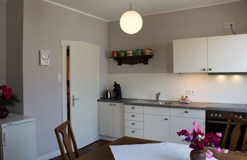 Wahlsburg Apartment | Stylishly renovated accommodation in the 'Villa Siemon' just 2 minutes from the Weser cycle path