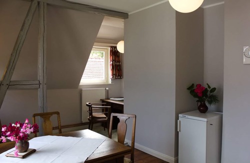 Wahlsburg Apartment | Stylishly renovated accommodation in the 'Villa Siemon' just 2 minutes from the Weser cycle path