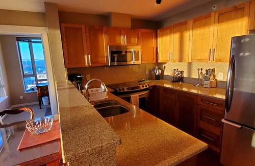 Downtown Victoria Apartment | Sub-Penthouse19th Fl. S.W.180 Degree Ocean View Overlooking the Inner Harbour .