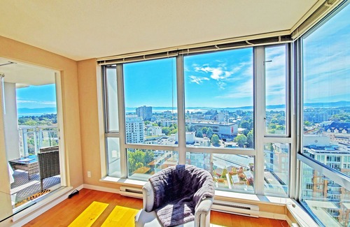 Downtown Victoria Apartment | Sub-Penthouse19th Fl. S.W.180 Degree Ocean View Overlooking the Inner Harbour .