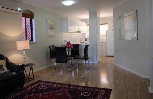 Subiaco Apartment | Subiaco Executive/Holidays Apartment. Free Wifi