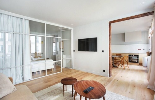 Quartier de la Porte-Saint-Denis Apartment | Sublime & New Apartment Paris Center