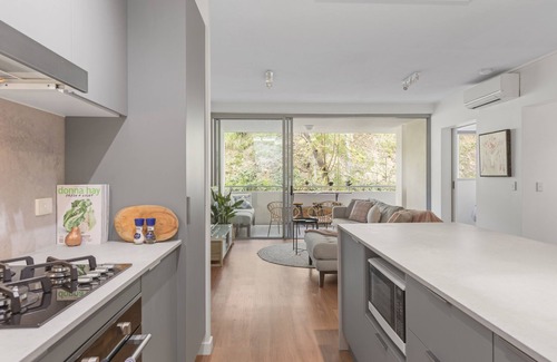 Teneriffe Apartment | Sublime Simplicity! ~ 1Bed/Study/1Bath/Balcony/1Car