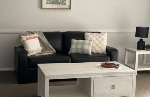 Kooringal House | Suburban Bliss - Elegant Villa 2