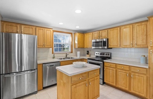 Chili Center House | Suburban Family Friendly 4 BR!