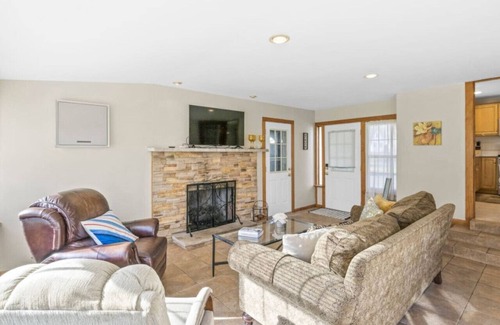 Chili Center House | Suburban Family Friendly 4 BR!