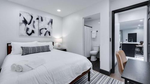 Weinland Park House | Suburban Hot Tub Oasis near OSU & Short North