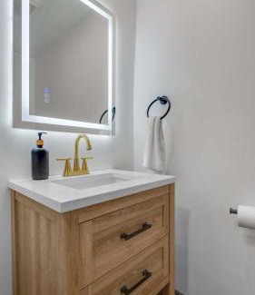Weinland Park House | Suburban Hot Tub Oasis near OSU & Short North