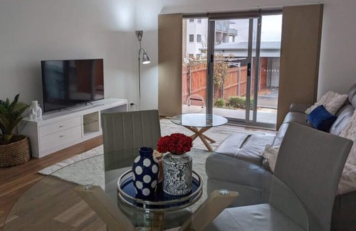 Wright House | Suburban Townhouse @Wright