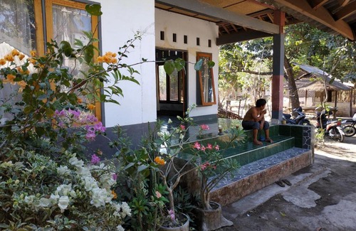Batu Putih House | Sudirman Homestay