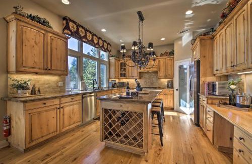 Twin Peaks House | Sugar Bear Lodge with Game Room - 5 Mi to Village!