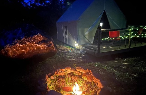 St. Johnsbury RV Rental | Sugar Brook “Off Grid” Glamping