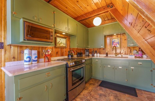 Oakhurst House | Sugar Pine Haus- A Frame Cabin w/Hot Tub!