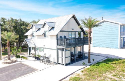 Mexico Beach Apartment | Sugar Sand Cottage A by Pristine Properties Vacation Rentals