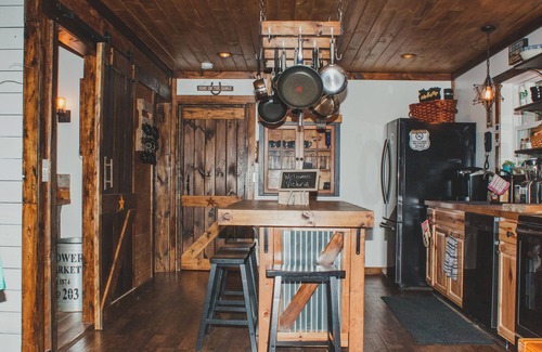 Warrensville Cabin | Sugar Tree Lodge - Secluded Cabin near West Jefferson, Boone and Blowing Rock