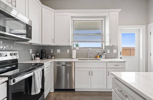 Youngsville House | Sugarcane House KING Beds Near Sports Complex Luxe