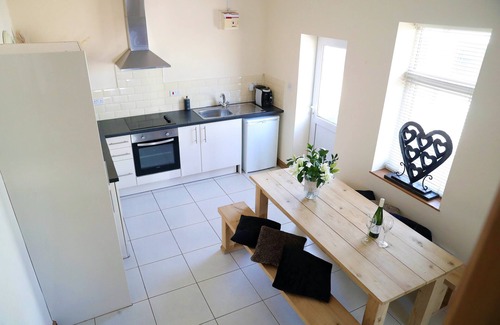 Llanfoist Cottage | Sugarloaf Cottage. Elegant, spacious and stylish.