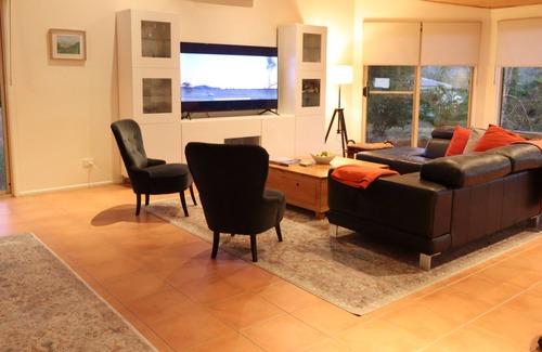 Riordanvale Villa | Sugarloaf Villa - lush tropical Whitsunday retreat