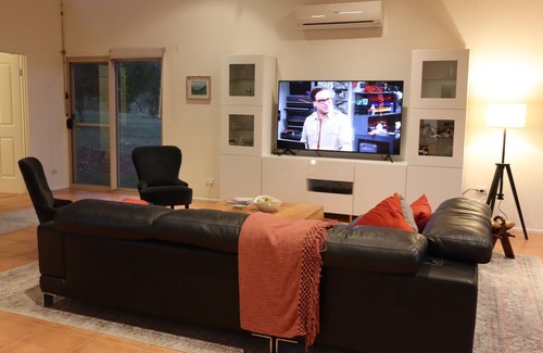 Riordanvale Villa | Sugarloaf Villa - lush tropical Whitsunday retreat