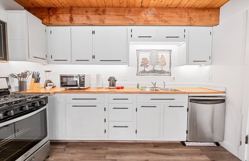Sugarloaf House | Sugarwood - Game Room, Air Hockey, Foosball, Fenced Yard, BBQ