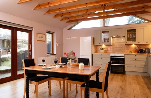 Kincraig Cottage | Suidhe Garden Cottage - a cottage that sleeps 6 guests in 3 bedrooms