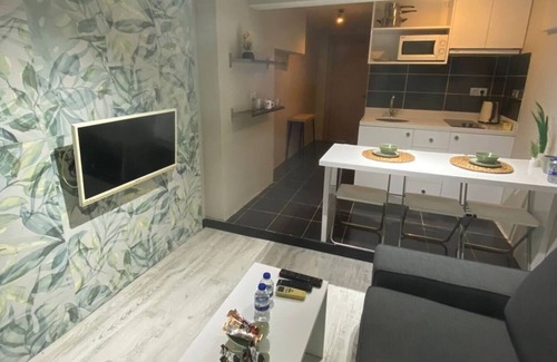 Eski Lara Apartment | [Suite 1] Small Cozy flat with private garden
