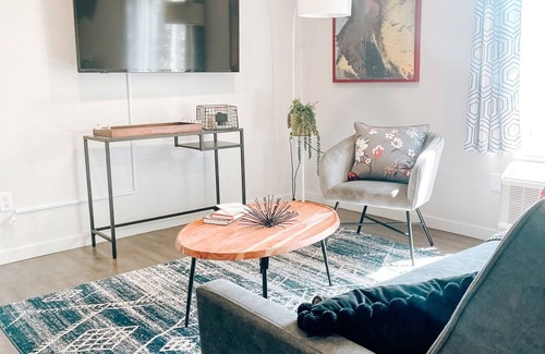 Midtown Apartment | Suite #14 Modern One Bedroom in Midtown, OKC!
