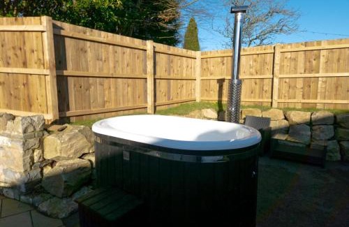 Pen-y-cae Apartment | Suite 14 - Sleeping Giant Hotel - Pen Y Cae Inn