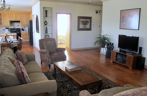 Paso Robles House | Suite 16th - Old time charm, Free WiFi, Cable, Downtown
