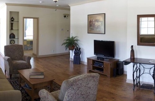 Paso Robles House | Suite 16th - Old time charm, Free WiFi, Cable, Downtown