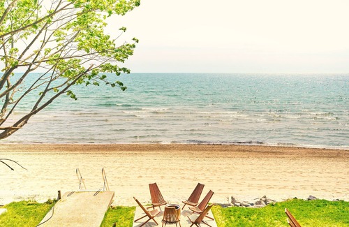 Wainfleet Cottage | Suite 209: Beautiful 2-Bedroom Beachfront Suite