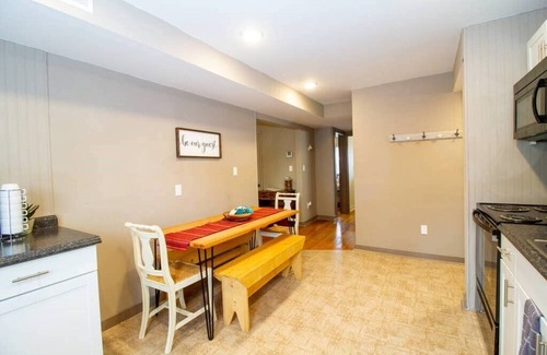 Hermann Hotel | Suite #3 - 2 Bed 1 Bath Suite at Suites on 3rd