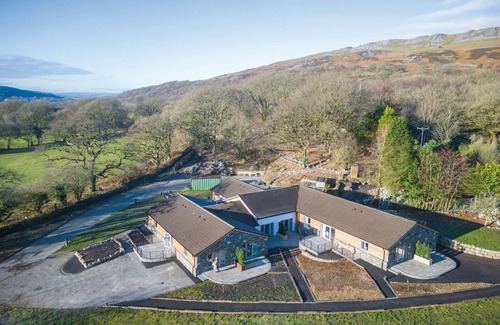 Pen-y-cae Apartment | Suite 3 - Sleeping Giant Hotel - Pen Y Cae Inn