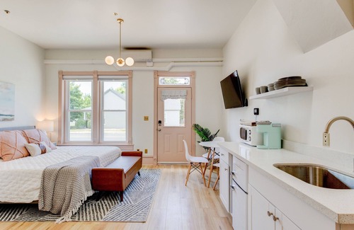 Springville Hotel | Suite 7 | Historic Art City Inn