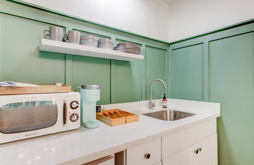 Springville Hotel | Suite 9 | Historic Art City Inn