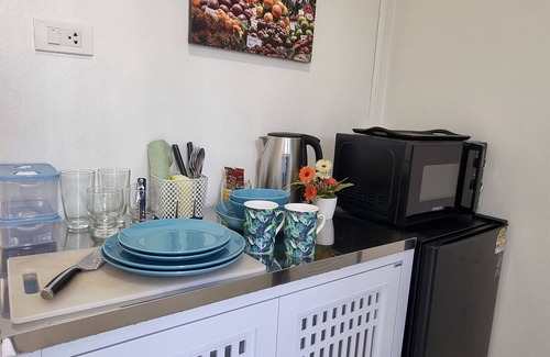 Ao Nang Apartment | Suite, a/c King bed, fan Sofabed, Netflix, Kitchenette, 15 min walk to the Beach