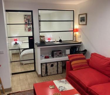 Les Pavillons-sous-Bois Apartment | SUITE AVEC TERRASSE ET JARDIN AUX PORTES DE PARIS