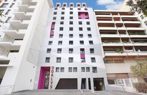 Les Chartreux Condo | Suite Climatisée. 200m du Métro. Wi-Fi GRATUIT
