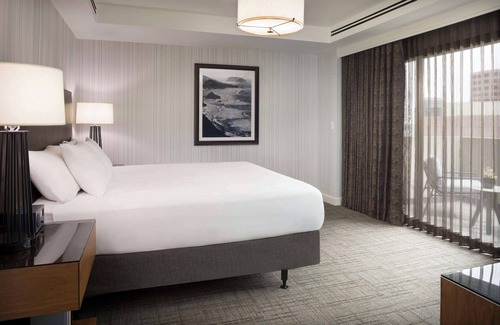 Financial District Hotel | Suite + Connecting Room at a 4⭐️ Hotel