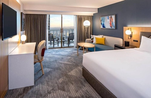 Financial District Hotel | Suite + Connecting Room at a 4⭐️ Hotel