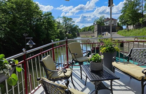 Besancon Boat Rental | Suite Deluxe Vue sur Rivière