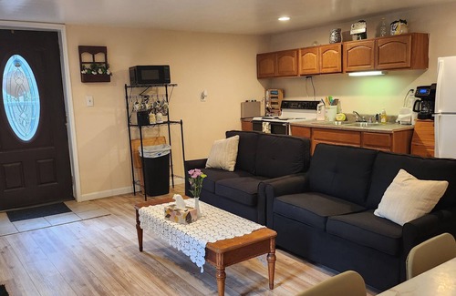 Troy House | Suite East Side