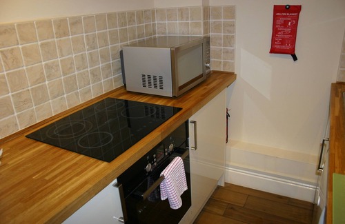 Rhuddlan Apartment | Suite for 2 with exclusive Hot Tub, robes, garden in Historic Castle Town