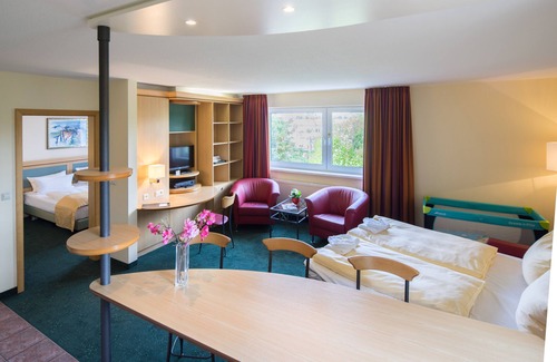 Ost Hotel | Suite Hotel Leipzig - Suite with kitchen/bathroom and 2 separate rooms