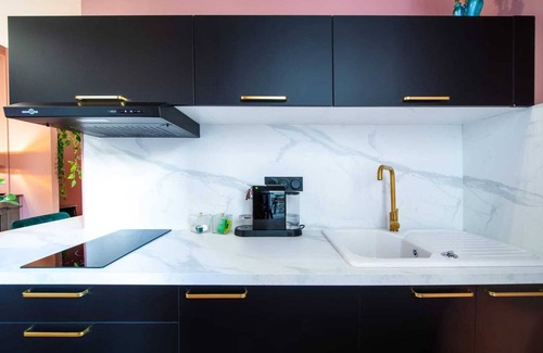 Republique - Tolstoi Apartment | Suite Jacuzzi, Chic et Romantique à 50 Mètres du Métro